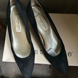 Dressy suede heel.
Black
7 1/2 medium